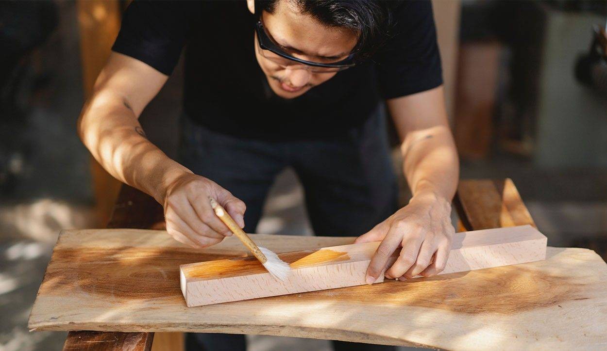  																			Verniciare legno: cosa devi sapere 									